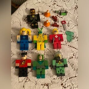 Roblox 3” Heroes of Robloxia action figures parts are mix and matchable